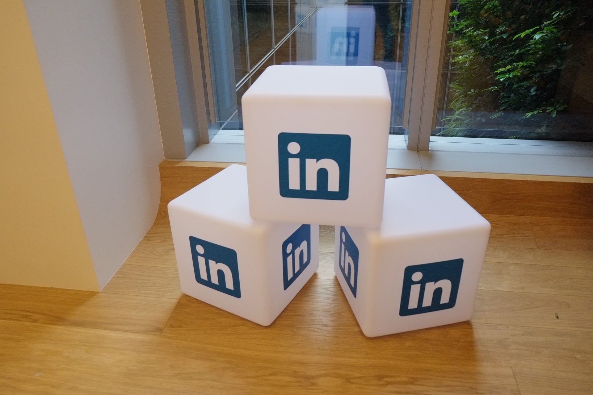 Use These LinkedIn Features to Network Like a Pro
